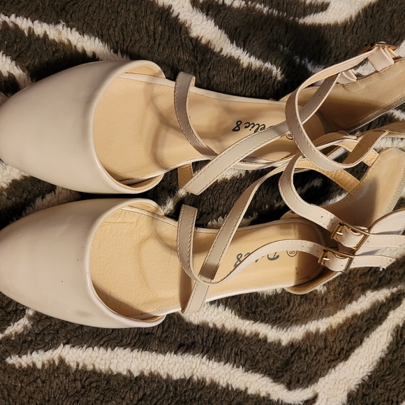 Flat Shoes - Picture 2 of 6